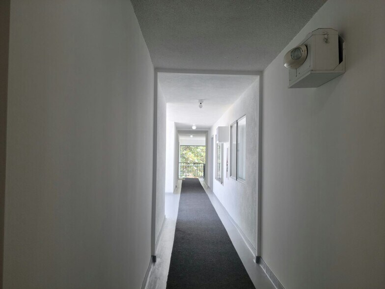 Building Photo - 825 S Bedford St