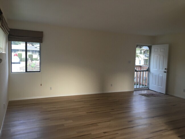 Large living room area - 2536 Hermosa Ave