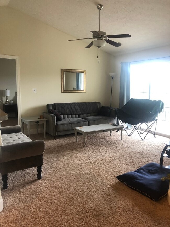 Building Photo - Two bedroom condo, top floor, with view, near Timberlake/ Liberty/ CVCC