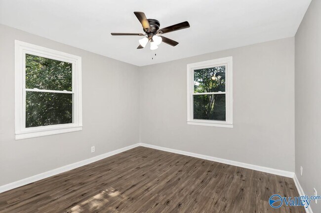 Building Photo - 4304 Lakeview Dr NW