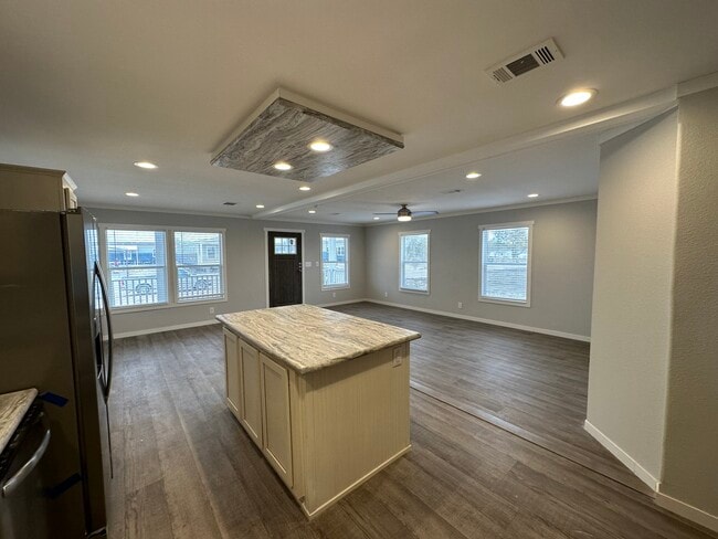 Building Photo - 120 Spurgeon St