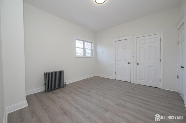 Building Photo - 377 Delavan St