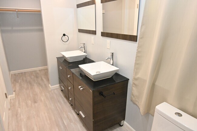 Building Photo - 1935 Jackson St