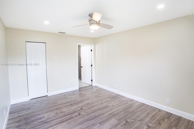 Building Photo - 9431 Boca Cove Cir