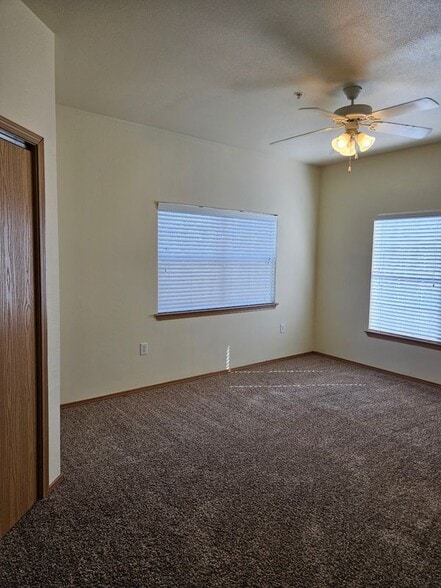 Building Photo - 1000 Diamond Dr