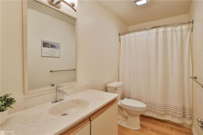 Building Photo - Beautiful 2 Bedroom Condo for Rent