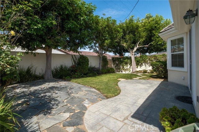 Building Photo - 717 Avenue A