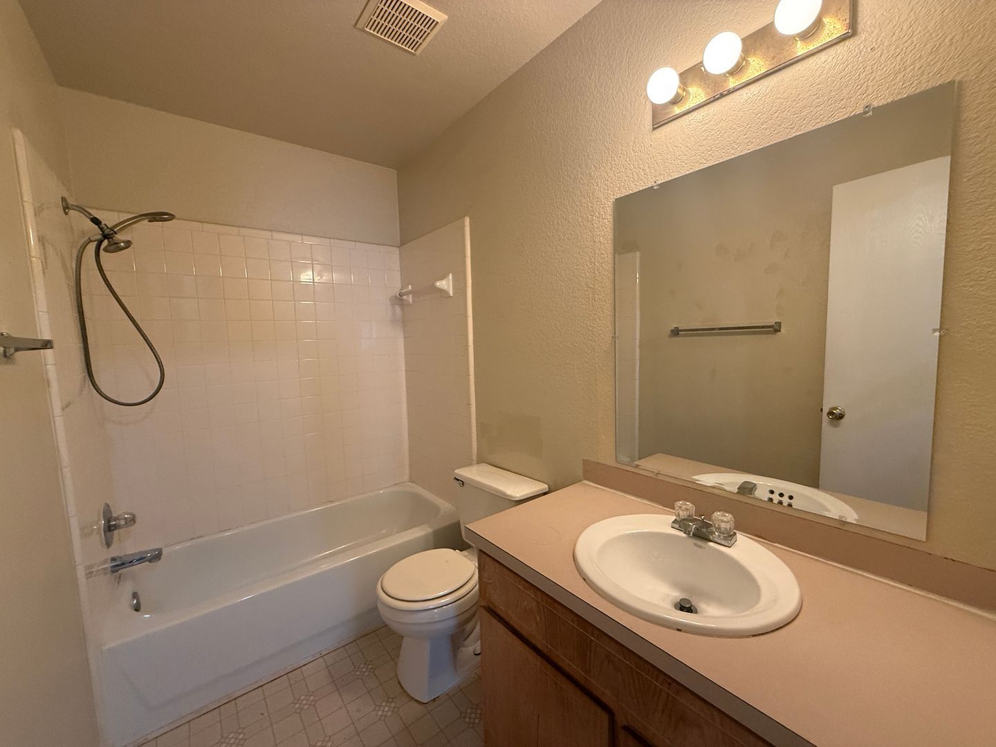 Building Photo - 4000 Doraine Ct