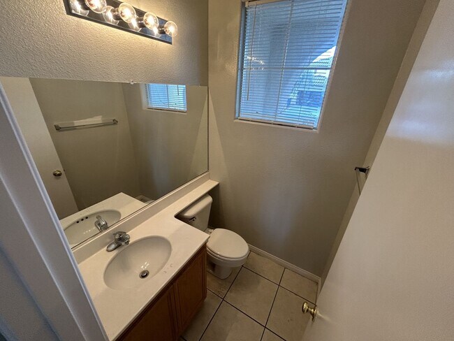 Building Photo - SW 2 story!