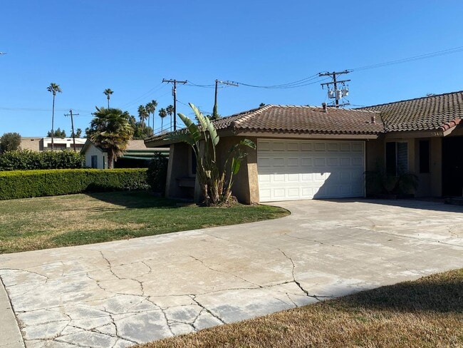 Building Photo - 5348 El Molino Ave