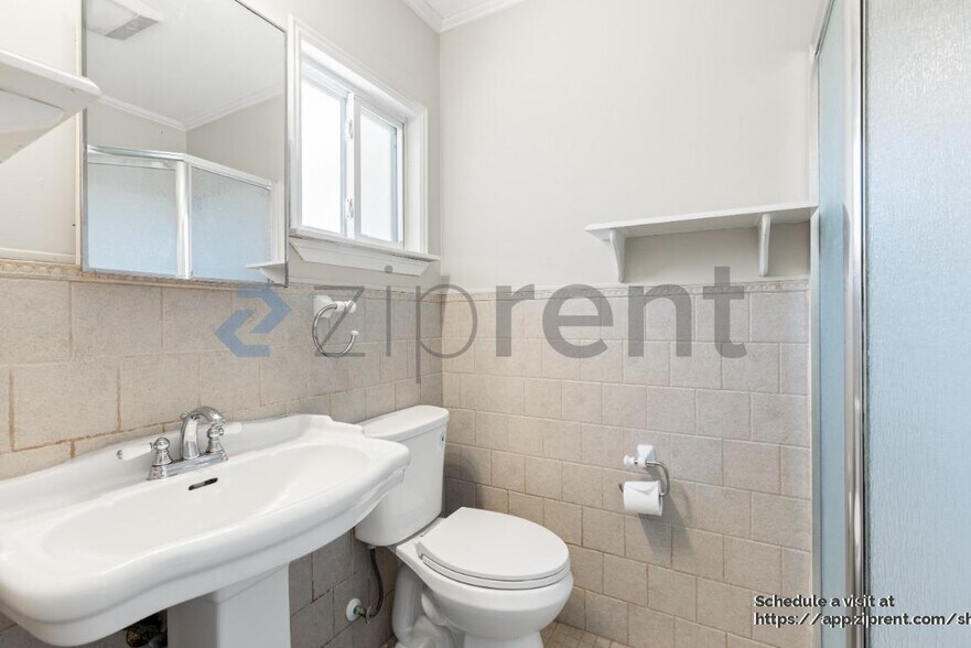 Building Photo - 5009 Tyler St