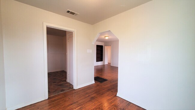 Dining Room view 3 - 4813 Old Mansfield Rd