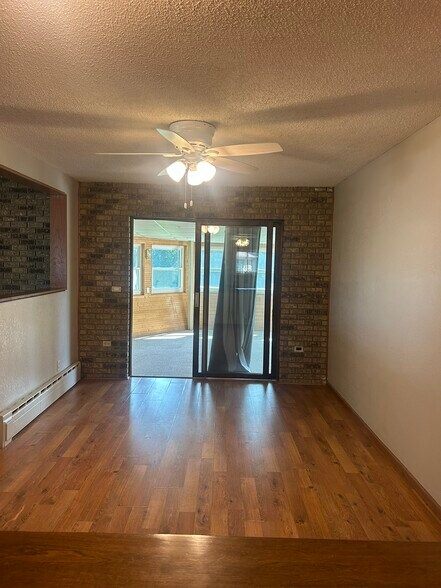 Building Photo - 709 15th St W