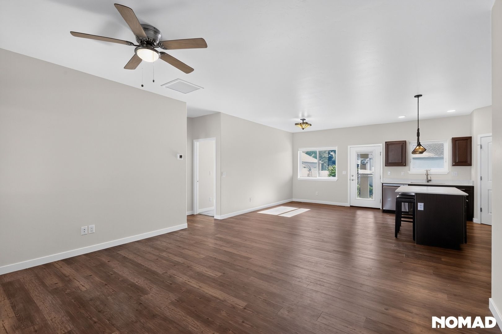 Building Photo - 910 Pilot Knob Ave