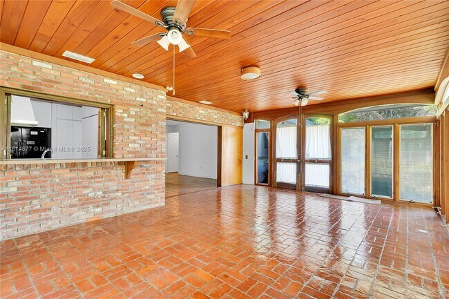 Building Photo - 12101 SW 68th Ct