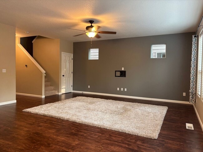 Building Photo - Beautiful 2 Story home in the Desirable Oa...