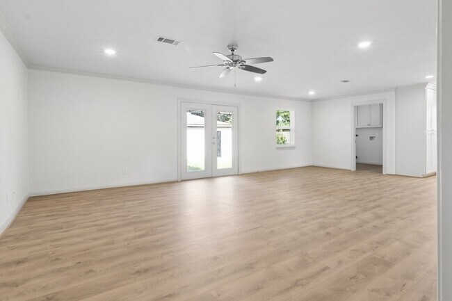 Building Photo - 6022 Beaudry Dr