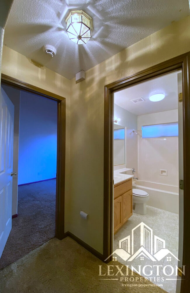 Building Photo - Beautiful, Spacious, 3-Bed 2-Bath Home available in Roseville!