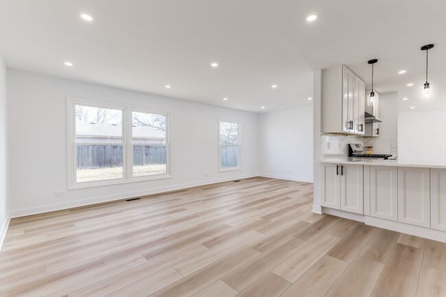 Building Photo - 1225 Radcliffe Rd