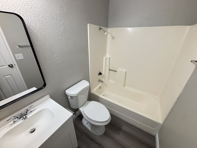 Building Photo - 3431 E Cheyenne Ave