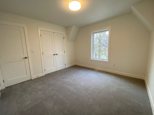 Building Photo - 389