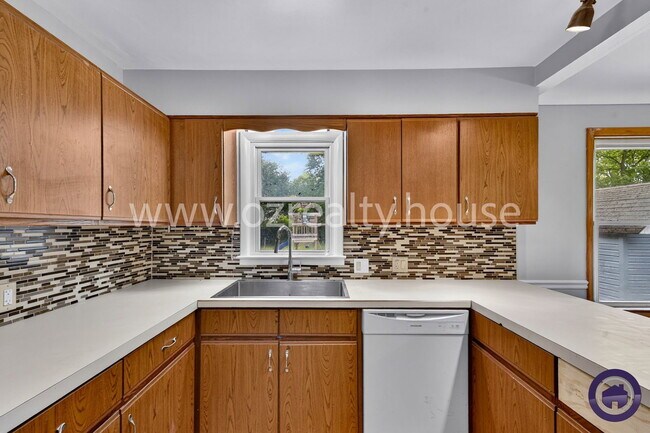 Building Photo - 3226 N McCord Rd