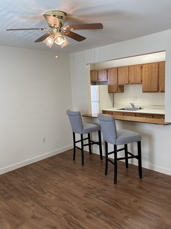 Building Photo - Broadway Apartments