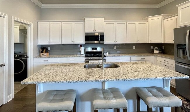 Building Photo - 4703 SW Lilly St