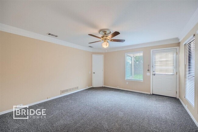 Building Photo - 3005 Saddlehead Dr