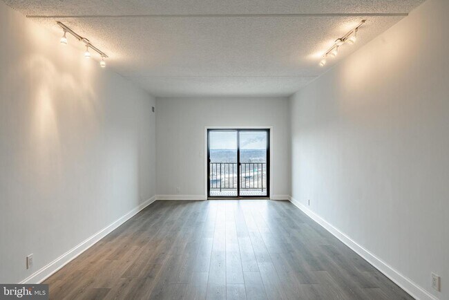 Building Photo - 21510 Valley Forge Cir