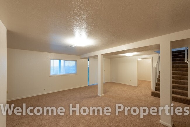 Building Photo - Beautiful Country Home on 1 Acre