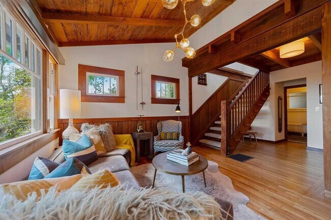 Building Photo - Beautiful Lincoln Heights Retreat W/ Chef’s Kitchen & Expansive Deck
