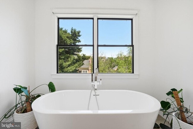 Building Photo - 2504 12th St N