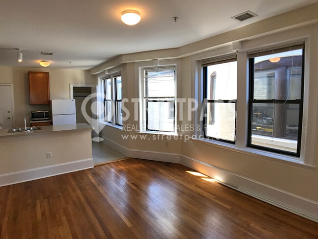 Building Photo - 881 Massachusetts Ave