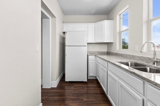 Building Photo - Yandell Units