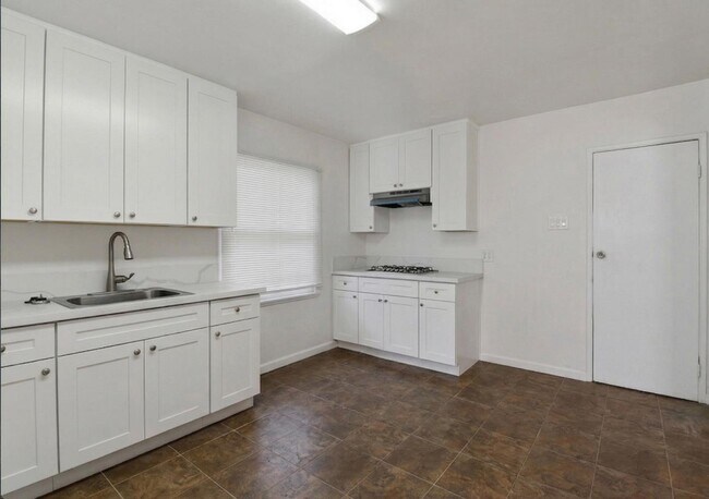 Building Photo - 18601 Keswick St