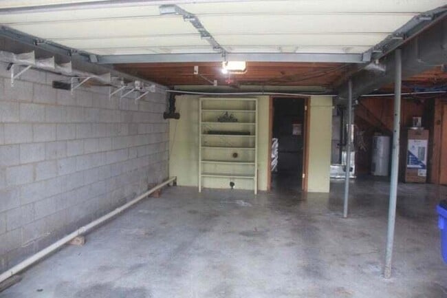 Building Photo - 3009 Oakland Dr NW