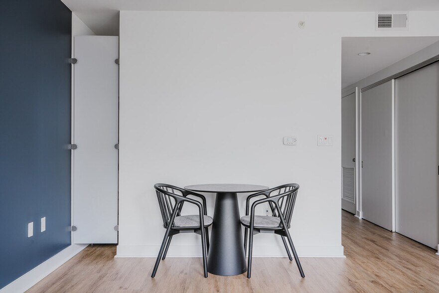 Building Photo - 875 10th St NW