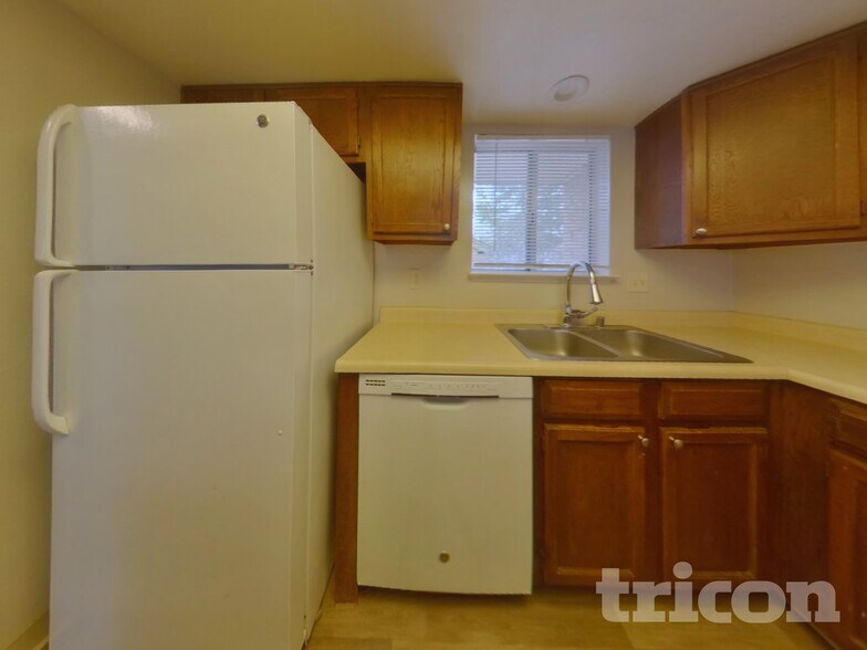 Building Photo - 2635 Rayma Ct