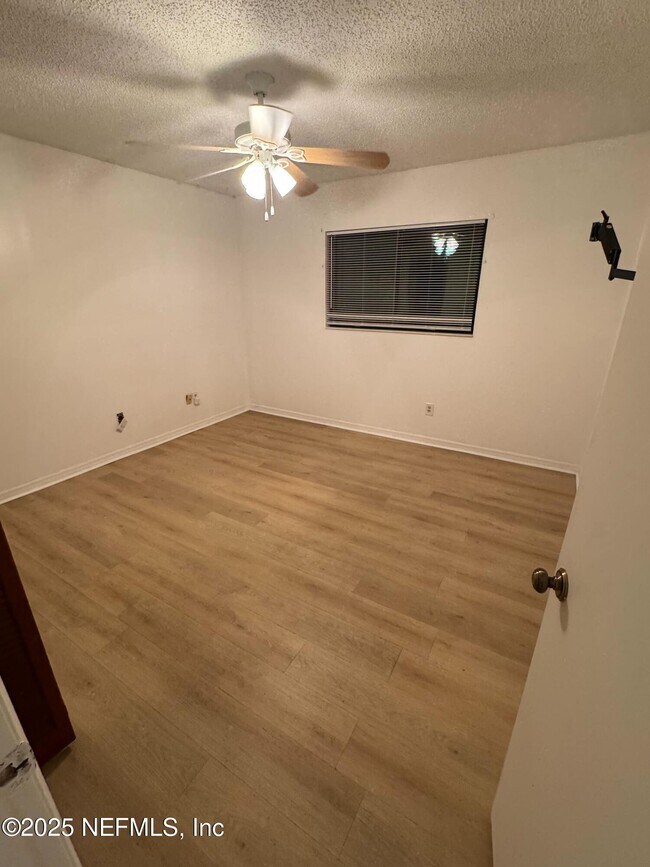 Building Photo - 85 Debarry Ave