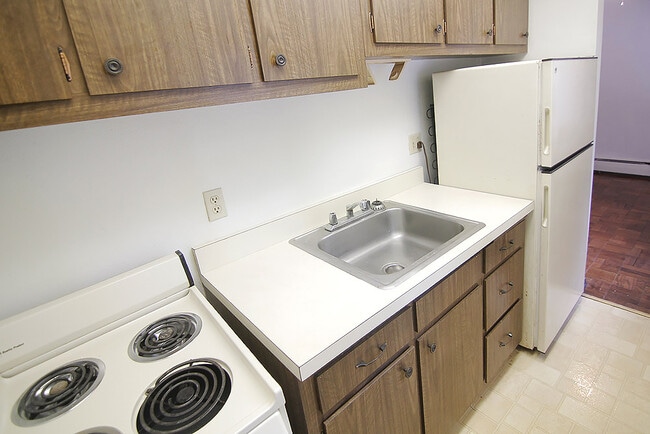 Building Photo - 1230 End E Ave