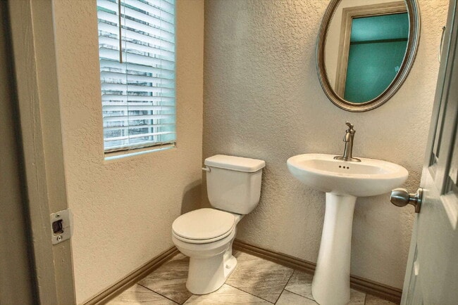 Building Photo - ****Go Big, Then Come Home to Comfort and Style!****