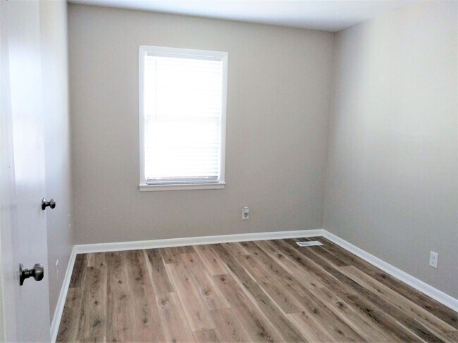 Building Photo - *5 Bedrooms & a Great Backyard!*  ~~~A_TRULY_FABULOUS_HOUSE~~~