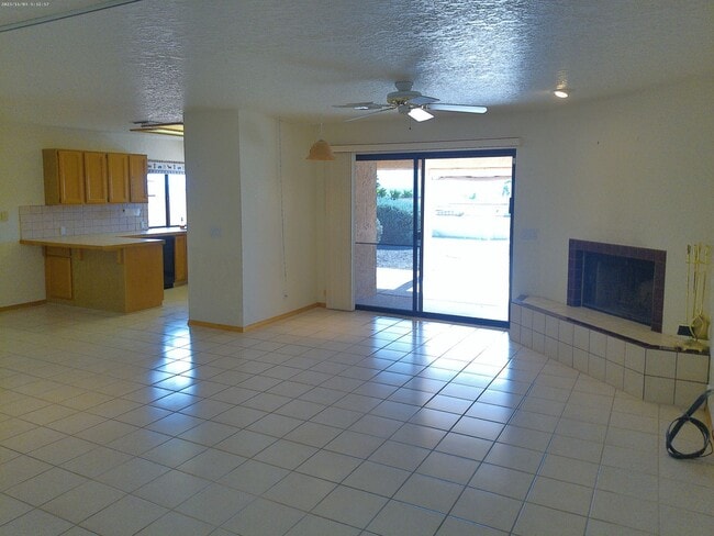 Building Photo - 1771 Miramar Dr