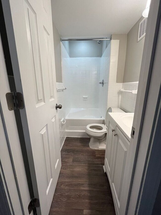Building Photo - One Month Free! Classic 1 Bedroom Apartment in Historic Downtown College Park!