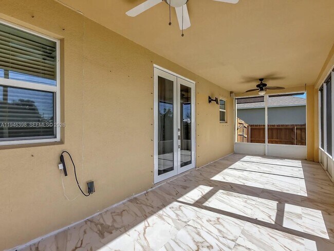 Building Photo - 1018 SW Eckard Ave