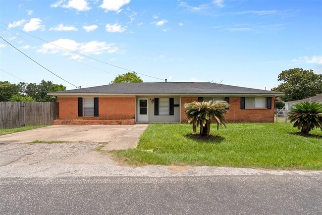 Primary Photo - 815 Rugeley St