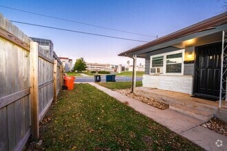 Building Photo - a0740gra