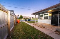 Building Photo - a0740gra