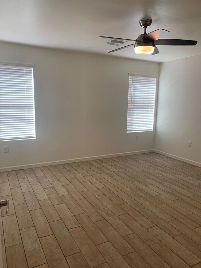 Building Photo - 2430 Clovis Pl